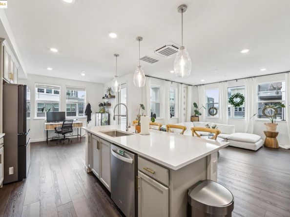 2881 Tradewind Dr, Alameda CA 94501