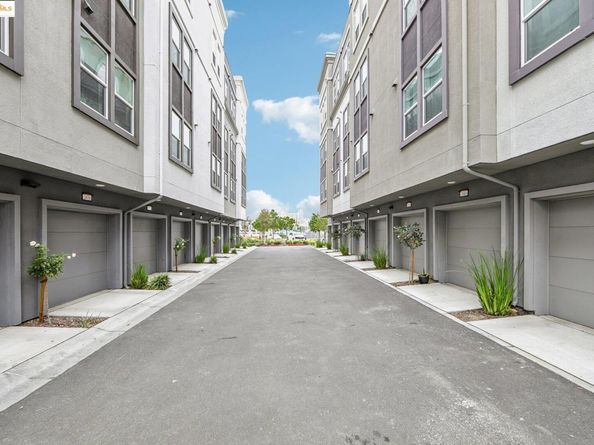 2881 Tradewind Dr, Alameda CA 94501