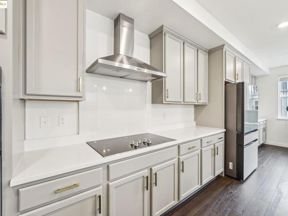 2881 Tradewind Dr, Alameda CA 94501