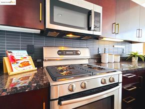 222 Broadway APT 1412, Oakland CA 94607