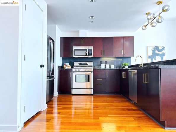 222 Broadway APT 1412, Oakland CA 94607