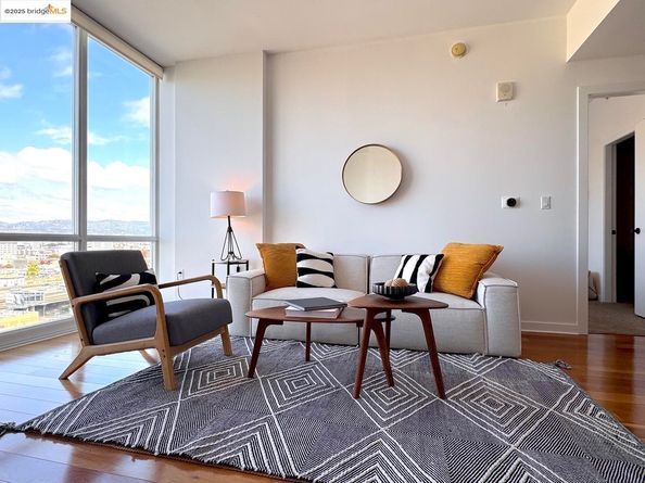 222 Broadway APT 1412, Oakland CA 94607