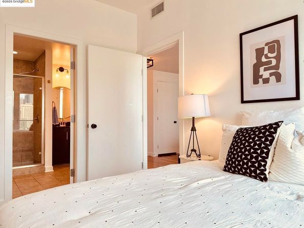222 Broadway APT 1412, Oakland CA 94607