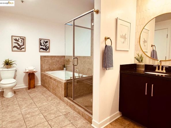222 Broadway APT 1412, Oakland CA 94607
