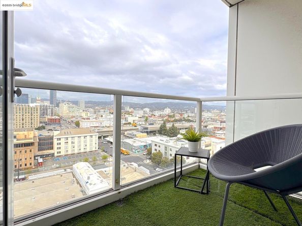 222 Broadway APT 1412, Oakland CA 94607