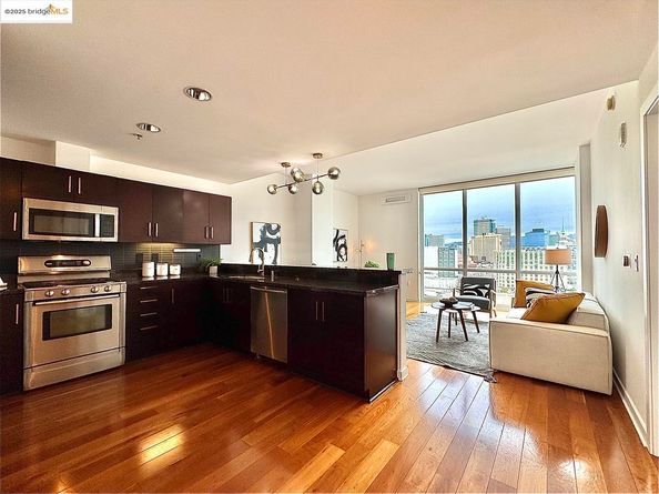 222 Broadway APT 1412, Oakland CA 94607