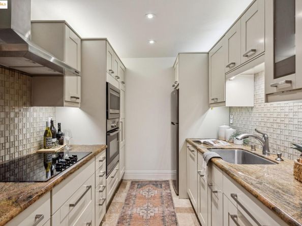 22 Moss Ave 107, Oakland CA 94610