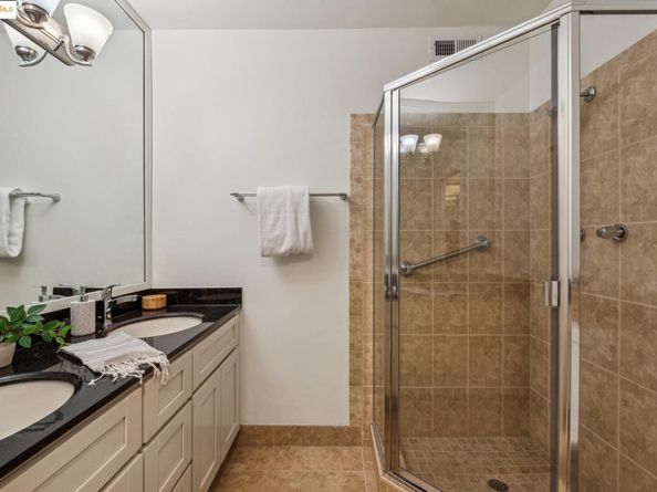 22 Moss Ave 107, Oakland CA 94610