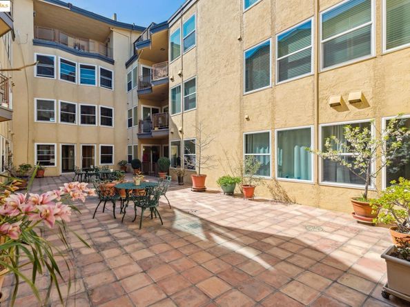 22 Moss Ave 107, Oakland CA 94610