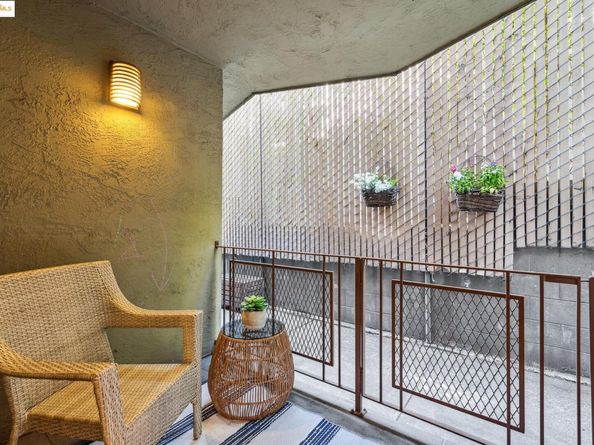 22 Moss Ave 107, Oakland CA 94610