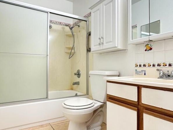 686 10Th St 6, Oakland CA 94607