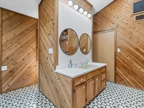 537 Venture BLVD S, Point Venture TX 78645