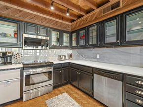 537 Venture BLVD S, Point Venture TX 78645