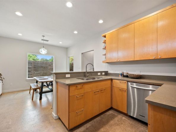 1411 E 2nd ST B2, Austin TX 78702