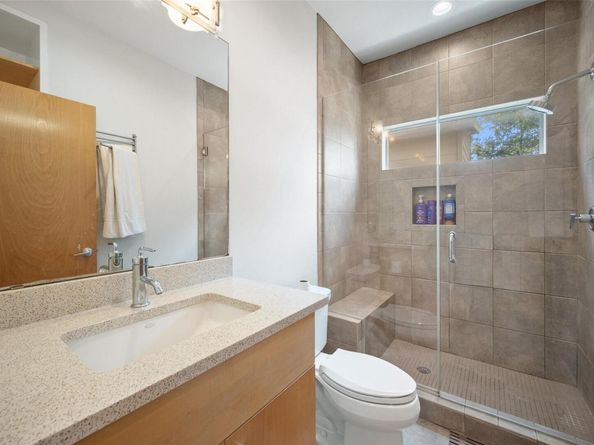 1411 E 2nd ST B2, Austin TX 78702
