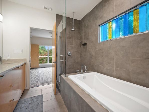 1411 E 2nd ST B2, Austin TX 78702