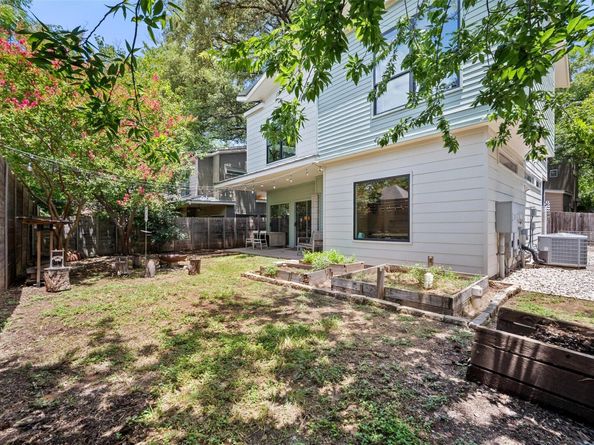 1411 E 2nd ST B2, Austin TX 78702