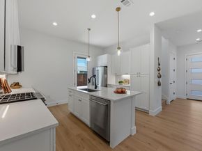 911 Calle Limon 1, Austin TX 78702