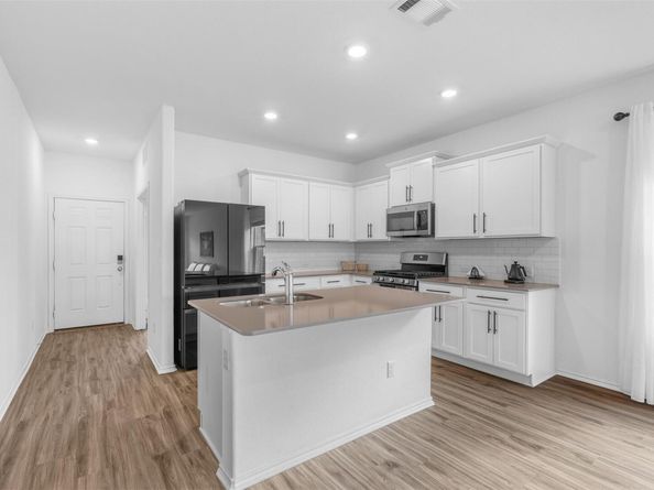 432 Wolf Springs RD, Georgetown TX 78628