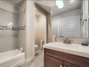1302 E 3rd ST B, Austin TX 78702