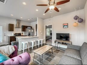 1302 E 3rd ST B, Austin TX 78702
