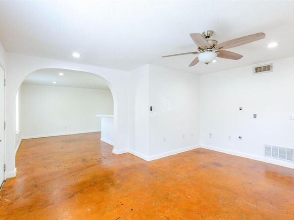 2302 E Side DR 11, Austin TX 78704