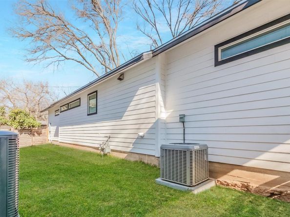 1130 Spur ST A, Austin TX 78721