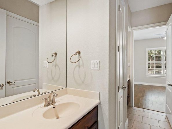 404 Amiata Ave 34, Austin TX 78734