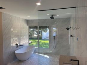 909 Cat Hollow Club DR, Spicewood TX 78669