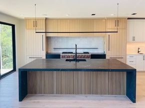 909 Cat Hollow Club DR, Spicewood TX 78669