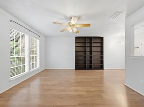 1015 E Yager LN 27, Austin TX 78753