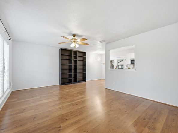 1015 E Yager LN 27, Austin TX 78753