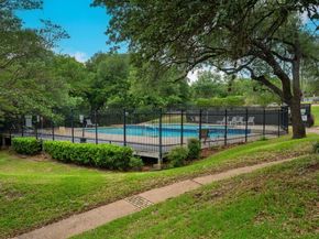 1015 E Yager LN 27, Austin TX 78753