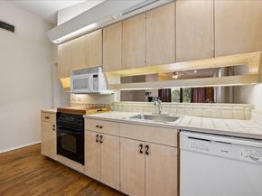 409 E 38th ST 302, Austin TX 78705