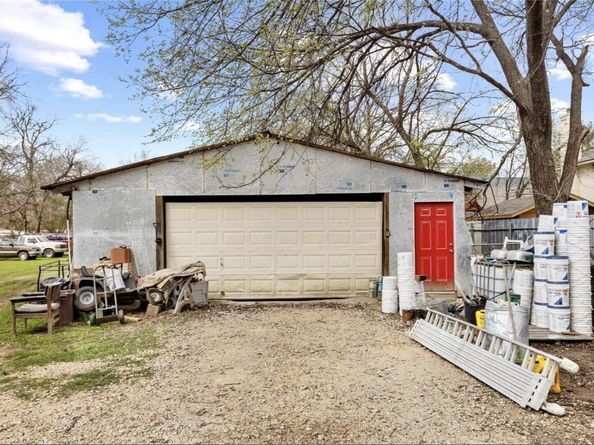 1104 Perry RD, Austin TX 78721