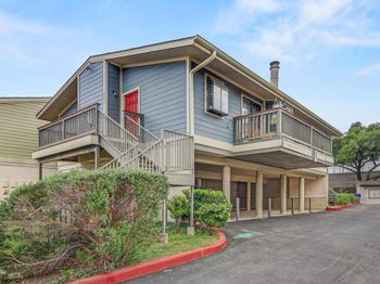 2215 Post RD