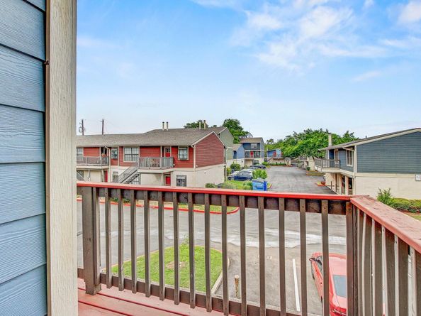 2215 Post RD 2022, Austin TX 78704