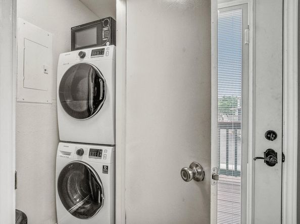 2215 Post RD 2022, Austin TX 78704