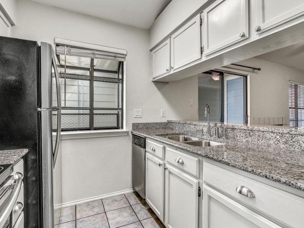 2215 Post RD 2022, Austin TX 78704