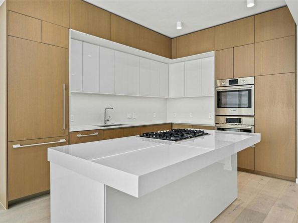 313 W 17th ST 2403, Austin TX 78701