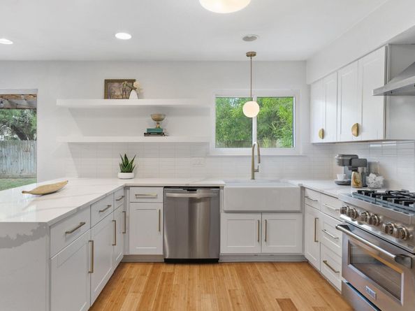 9104 Texas Oaks DR, Austin TX 78748