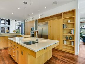 2806 Robbs RUN, Austin TX 78703