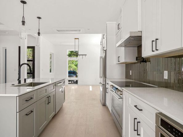 2609 Davis LN 1, Austin TX 78745
