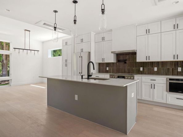 2609 Davis LN 1, Austin TX 78745