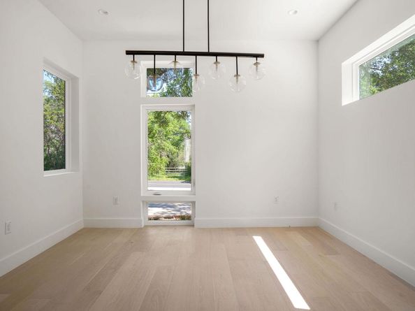 2609 Davis LN 1, Austin TX 78745
