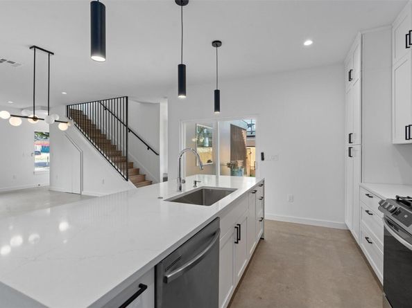 5603 Manor RD B, Austin TX 78723
