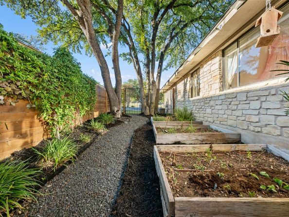 106 Sailmaster ST, Lakeway TX 78734