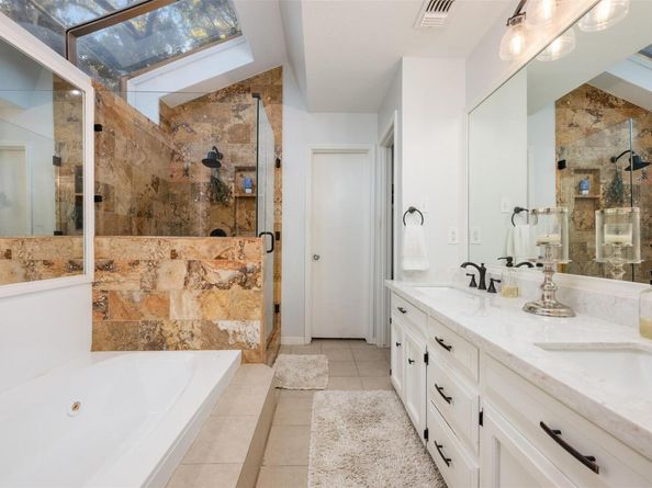 106 Sailmaster ST, Lakeway TX 78734