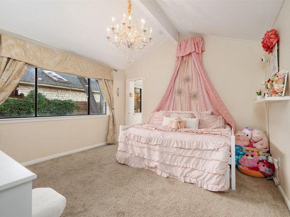 106 Sailmaster ST, Lakeway TX 78734