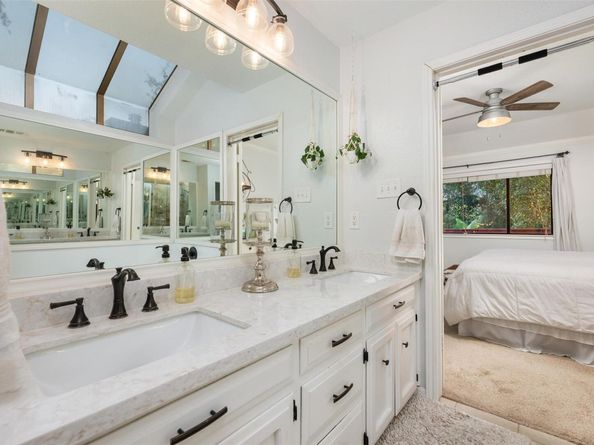 106 Sailmaster ST, Lakeway TX 78734